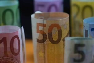 Επίδομα στήριξης ύψους 400 ευρώ σε δικηγόρους, μηχανικούς και οικονομολόγους