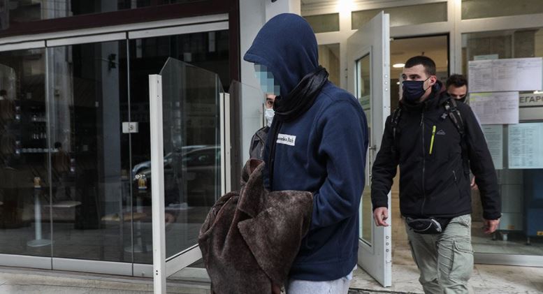 Δολοφονία στις Σπέτσες: «Το παιδί έγινε λεία στα χέρια του δράστη»