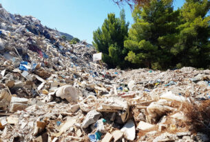 ΜΕΡΑ25: "Για τους ολιγάρχες, οι γειτονιές της Β’ Πειραιά αξίζουν μόνο για τα σκουπίδια του κ. Μώραλη"