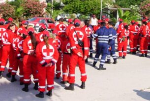 Πειραιάς: Ο Ελληνικός Ερυθρός Σταυρός κοντά στους άστεγους