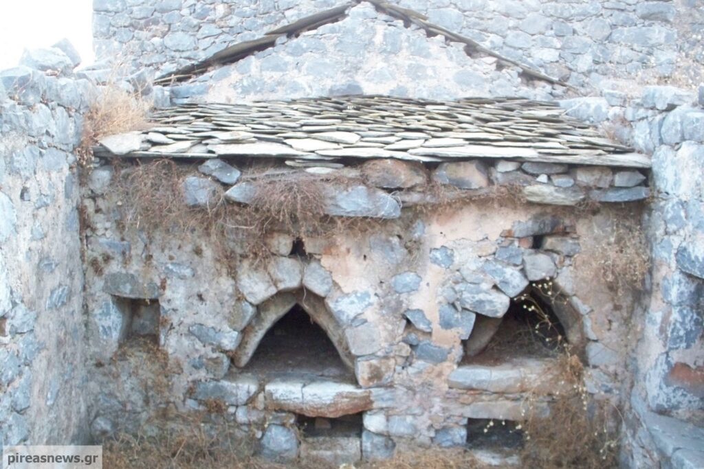 Μάνη: Η Ιστορική Μονή της οικογενείας Καλλέργη στο χωριό Γωνέα 