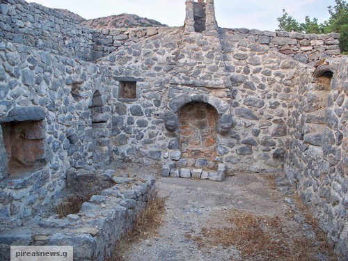 Μάνη: Η Ιστορική Μονή της οικογενείας Καλλέργη στο χωριό Γωνέα 