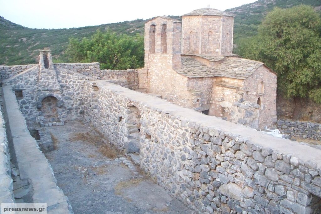 Μάνη: Η Ιστορική Μονή της οικογενείας Καλλέργη στο χωριό Γωνέα 