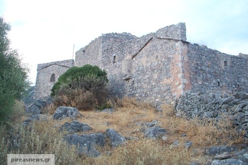 Μάνη: Η Ιστορική Μονή της οικογενείας Καλλέργη στο χωριό Γωνέα 