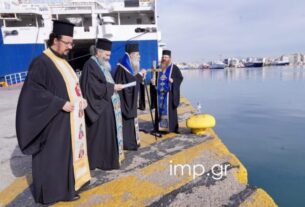 Πειραιάς: Ο Μητροπολίτης κ. Σεραφείμ καθαγίασε τα νερά του μεγάλου λιμανιού