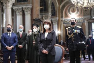 ΑΠΙΣΤΕΥΤΟ! Η Πρόεδρος κ. Σακελλαρόπουλου «κατάργησε» τον Εθνικό Ύμνο στη Δοξολογία της Πρωτοχρονιάς!