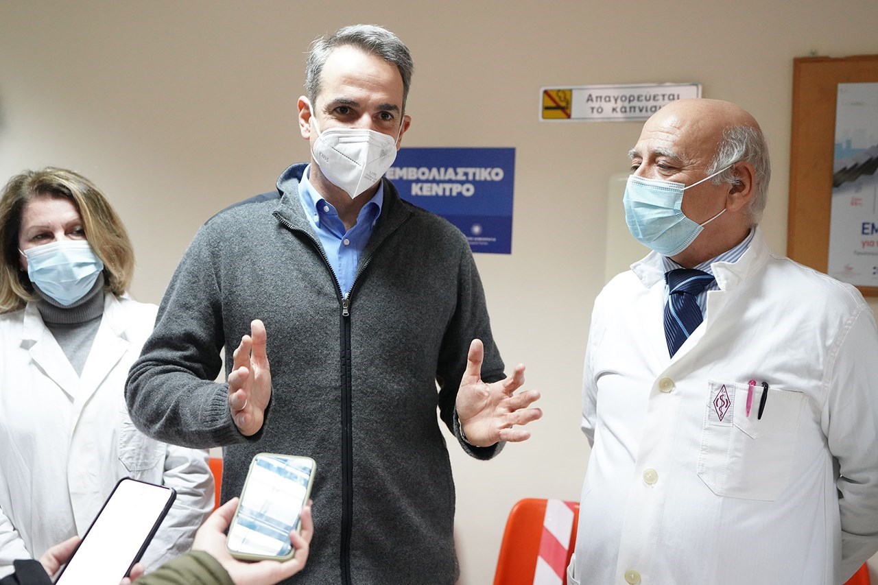 Εκτός τόπου και χρόνου ο Κυριάκος Μητσοτάκης για τα εμβόλια