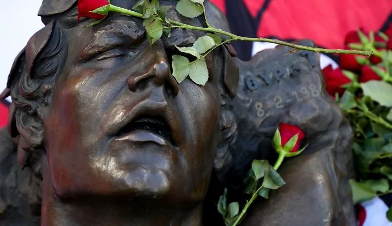 Ο ΘΡΥΛΟΣ τίμησε τα θύματα της τραγωδίας της Θύρας 7-PHOTOS