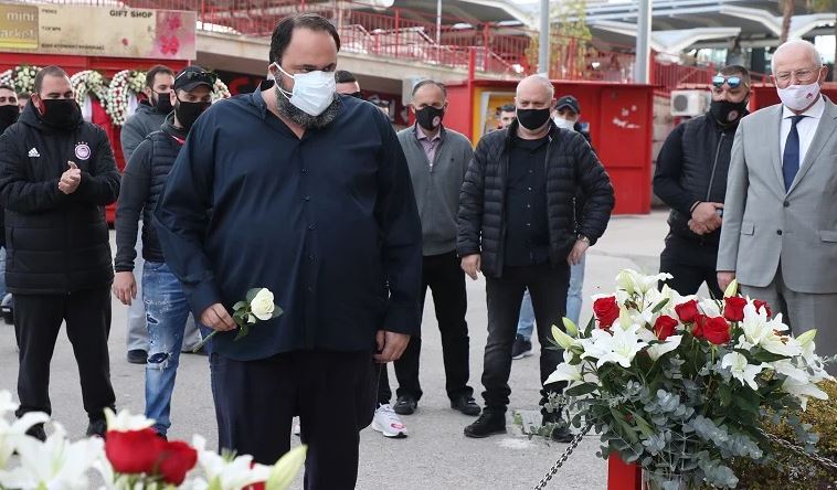 Ο ΘΡΥΛΟΣ τίμησε τα θύματα της τραγωδίας της Θύρας 7-PHOTOS