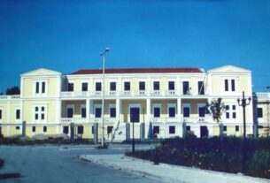 Δήμος Σαλαμίνας: Ο Γιάννης Τσαβαρής καταγγέλλει απευθείας αναθέσεις στο Λιμενικό Ταμείο