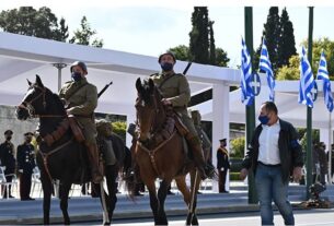 25η Μαρτίου 2021: Εντυπωσιακές εικόνες από τους έφιππους με τις παραδοσιακές στολές