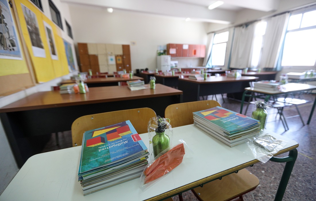 Πώς και πότε θα επαναλειτουργήσουν τα σχολεία – Τι θα γίνει με τις Πανελλαδικές