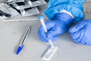 Πειραιάς: Συνεχίζονται στην πλατεία Κανάρη στο Πασαλιμάνι τα δωρεάν Rapid-test για τον κορωνοϊό