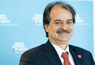 Καθηγητής Ιωαννίδης: Αφού τον συκοφάντησαν ως ψεκασμένο, το Μαξίμου τώρα υιοθετεί όσα έλεγε