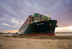 Μικρές οι συνέπειες για το λιμάνι του Πειραιά από την προσάραξη του Ever Given