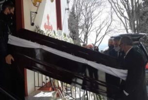 Γιώργος Καραϊβάζ: Σε κλίμα οδύνης η κηδεία του (video)