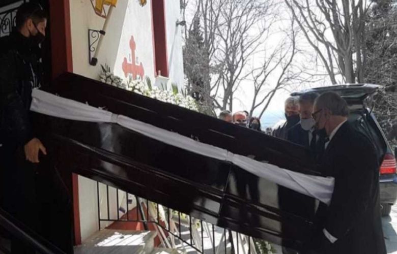Γιώργος Καραϊβάζ: Σε κλίμα οδύνης η κηδεία του (video)