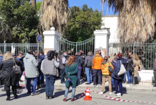 Μακρινίτσα: «Φονιάς, σαπίστε τον»! Οργή στα δικαστήρια Βόλου για τον δολοφόνο των δυο αδερφών