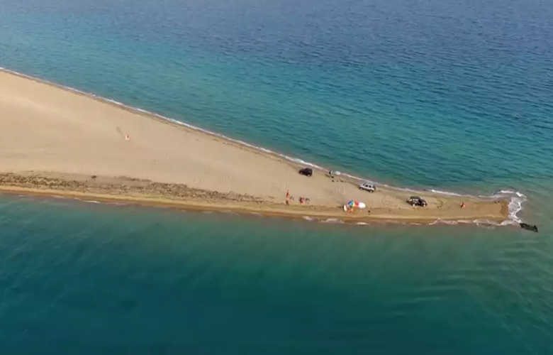 Ποταμός: Η μοναδική ελληνική παραλία με τα δύο «πρόσωπα»