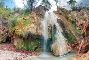 Καταρράκτης Ραπεντώσας: Μια άγνωστη όαση στην Αττική