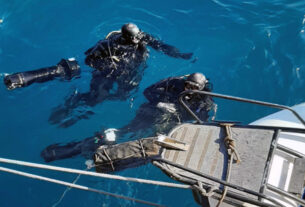 Είχαν κρύψει την κοκαΐνη στα ύφαλα του πλοίου – Δείτε την υποβρύχια επιχείρηση του Λιμενικού