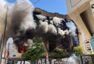 Πειραιάς: Φωτιά σε κτήριο επί της Ομηρίδου Σκυλίτση- Να κατεδαφιστεί ζητά ο δήμαρχος