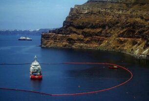 Sea Diamond: Μολύνει τον βυθό της Σαντορίνης εδώ και 14 χρόνια!