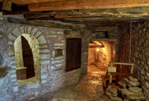 Παναγία η Πελεκητή: Το πανέμορφο μοναστήρι που ξεχωρίζει στο «θρόνο» των Αγράφων (video)