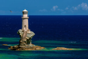 Άνδρος: Ο πρώτος αυτόματος φάρος στην Ελλάδα και η παράξενη κατασκευή του