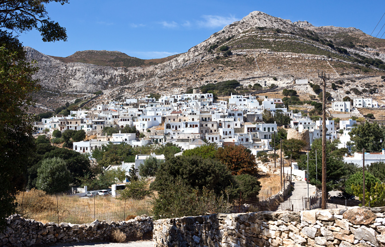 Απείρανθος: Το χωριό των Κυκλάδων που ξεχωρίζει γιατί έχει κάτι από Κρήτη