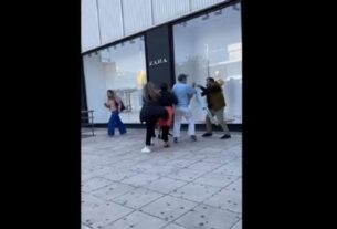 Σάλος! Γυναίκες πιάστηκαν στα χέρια έξω από κατάστημα – «Φύγε από’ δω μωρή π@@» (βίντεο)