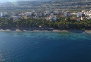 Πευκιάς: Η εξωτική παραλία δίπλα στην Αθήνα που ενέπνευσε τον Άγγελο Σικελιανό-video