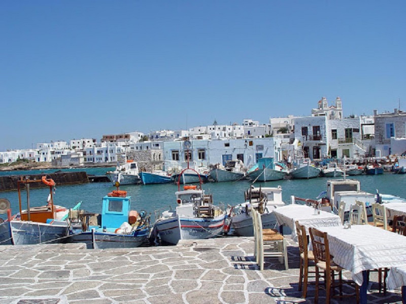 "Βράζει" η Πάρος κατά Χαρδαλιά – Τον κατηγορούν για στοχοποίηση του νησιού