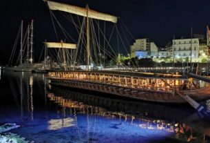 Ο Δήμαρχος Πειραιά επισκέφθηκε την τριήρη «Ολυμπιάς» του Πολεμικού Ναυτικού