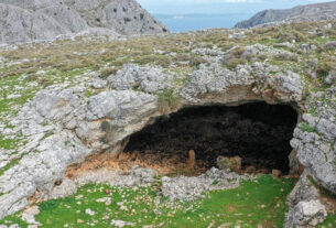 Χαμόσπηλος: Η άγνωστη σπηλιά στην Χίο με την παράξενη ιστορία-video