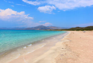 «Λιμνίτσα»: Η παραλία στην Ελαφόνησο που σου θυμίζει εξωτικό προορισμό (video)