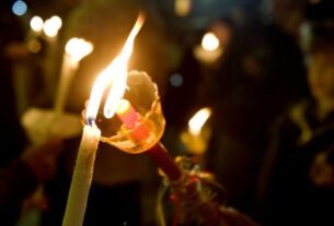 Πειραιάς: Η ώρα της Ανάστασης! Πώς μπορείτε να μεταβείτε απόψε σε εκκλησία