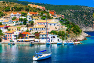 Άσσος: Το παραμυθένιο χωριό που ακουμπά στη θάλασσα