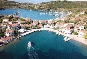 Τριζόνια: Το νησί που ήθελε να αγοράσει ο Ωνάσης αλλά δεν τα κατάφερε