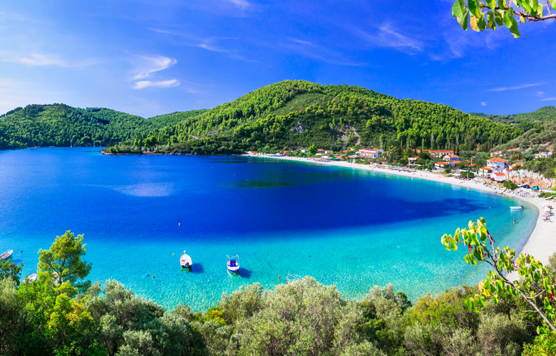 Σκόπελος: Το νησί με τις εξωτικές παραλίες-video