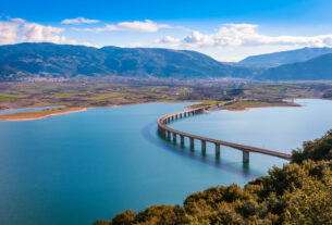 Αλιάκμονας: Η Υψηλή Γέφυρα της Ελλάδας που περνάει πάνω από λίμνη