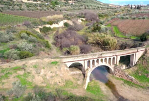 Άσσος Κορινθίας: Η γέφυρα της Ευφροσύνης και ο θρύλος με την κοπέλα