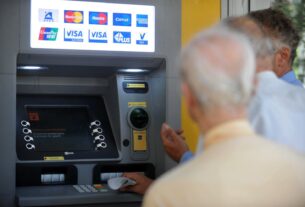 Βίντεο-Ντοκουμέντο: Έτσι σας κλέβουν την κάρτα στο ATM, χωρίς να τους καταλάβετε!