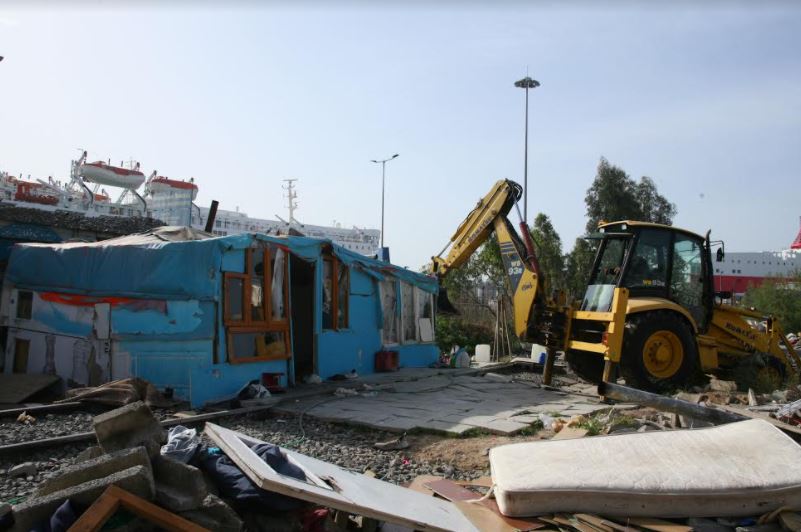 Δήμος Πειραιά: Απομακρύνθηκαν παράνομα διαμένοντες στον χώρο του παλιού σιδηροδρομικού σταθμού Αγίου Διονυσίου