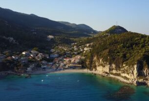 Λευκάδα: Το νησί με τις εξωτικές παραλίες και τα τιρκουάζ νερά (video)