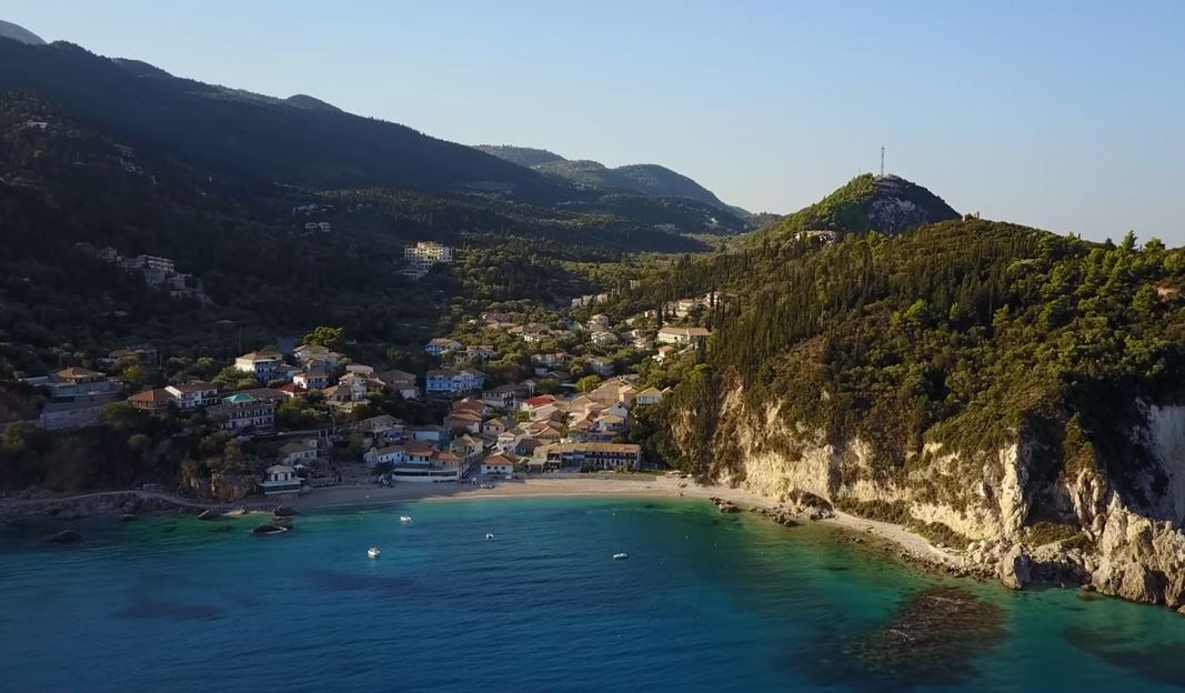 Λευκάδα: Το νησί με τις εξωτικές παραλίες και τα τιρκουάζ νερά (video)