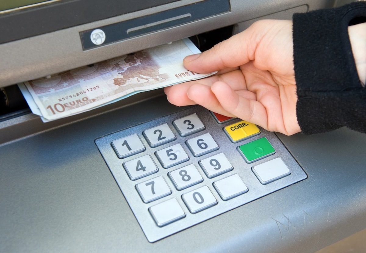 ΑΤΜ: Προσοχή αν δείτε αυτό, φύγετε μακριά. Μπορούν να σας αδειάσουν τον λογαριασμό στη στιγμή