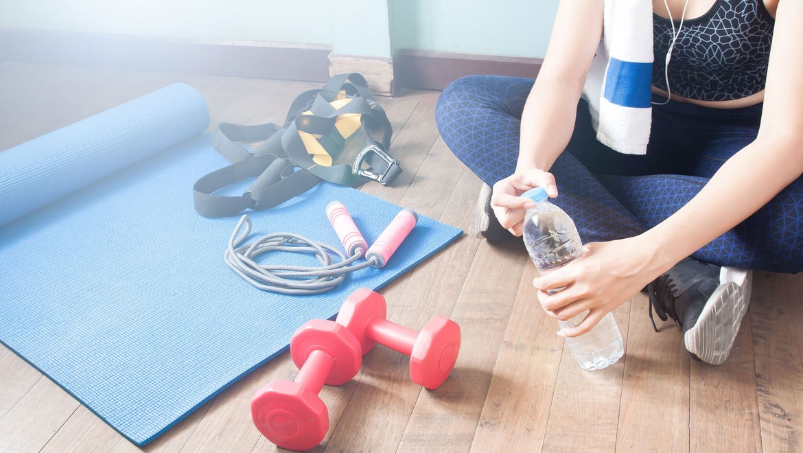 Aναπλήρωση των υγρών και άσκηση: Πόσο συχνά πρέπει να πίνεις νερό όταν αθλείσαι