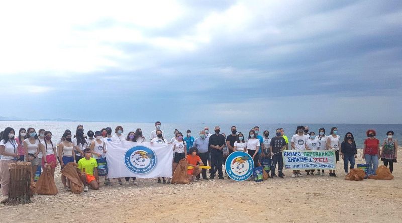 Φρεαττύδα: Εθελοντικός καθαρισμός της παραλίας από «Το Χαμόγελο του Παιδιού»
