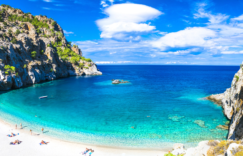 Κάρπαθος: Ονειρεμένες διακοπές στο νησί με τις 100 παραλίες